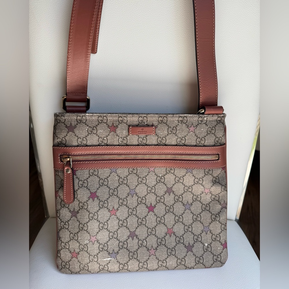 Authentic Gucci GG Supreme Stars Flat Messenger Bag 295257 Rare Joy Line